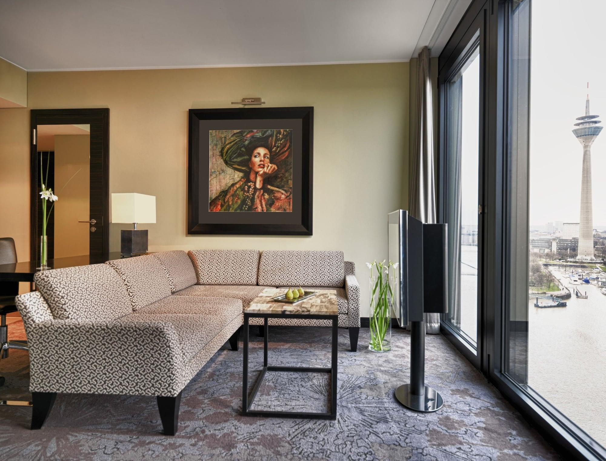 Hyatt Regency Dusseldorf Hotel Bagian luar foto A suite at the InterContinental Berlin