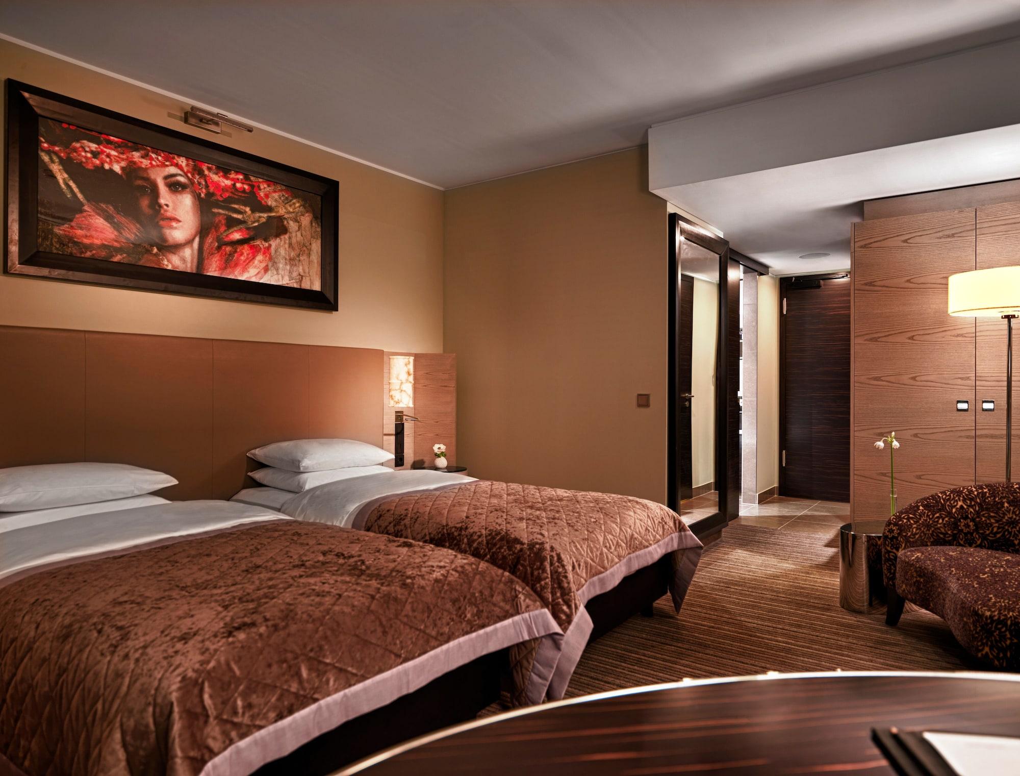 Hyatt Regency Dusseldorf Hotel Bagian luar foto A room at the hotel