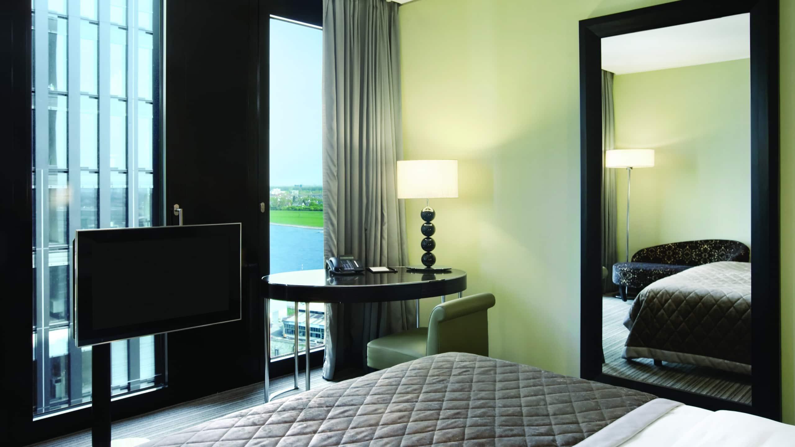 Hyatt Regency Dusseldorf Hotel Bagian luar foto A room at the hotel