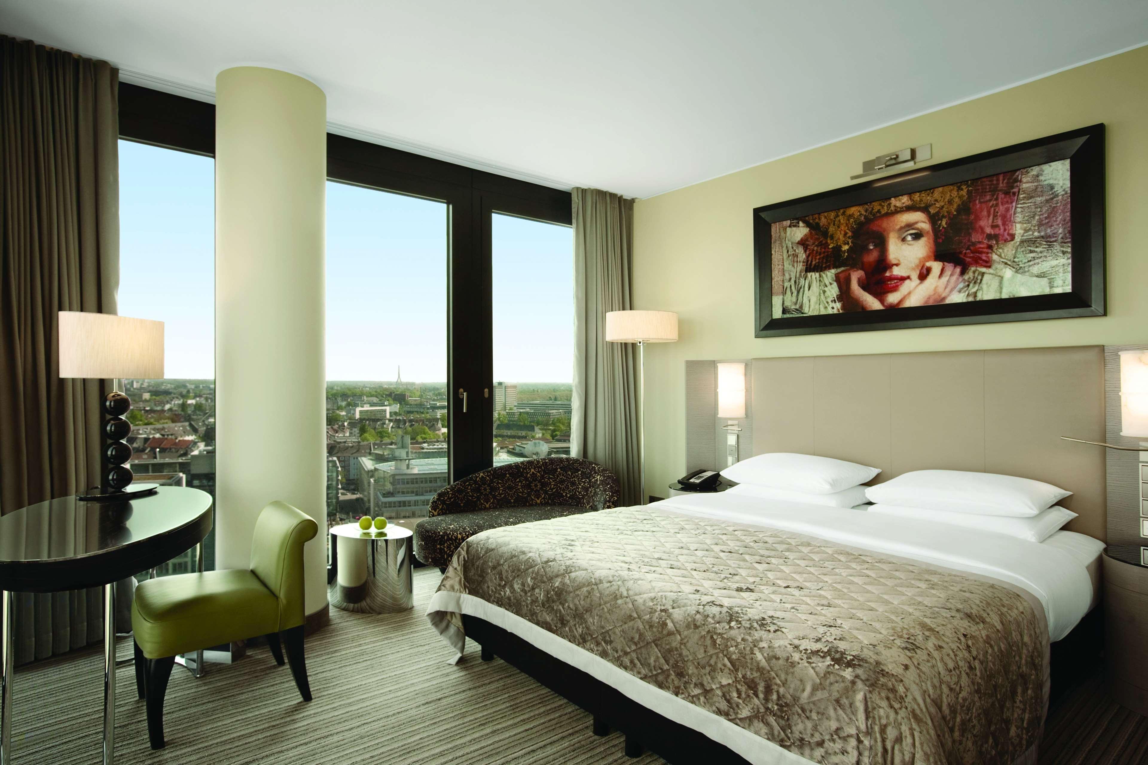 Hyatt Regency Dusseldorf Hotel Bagian luar foto A room at the hotel