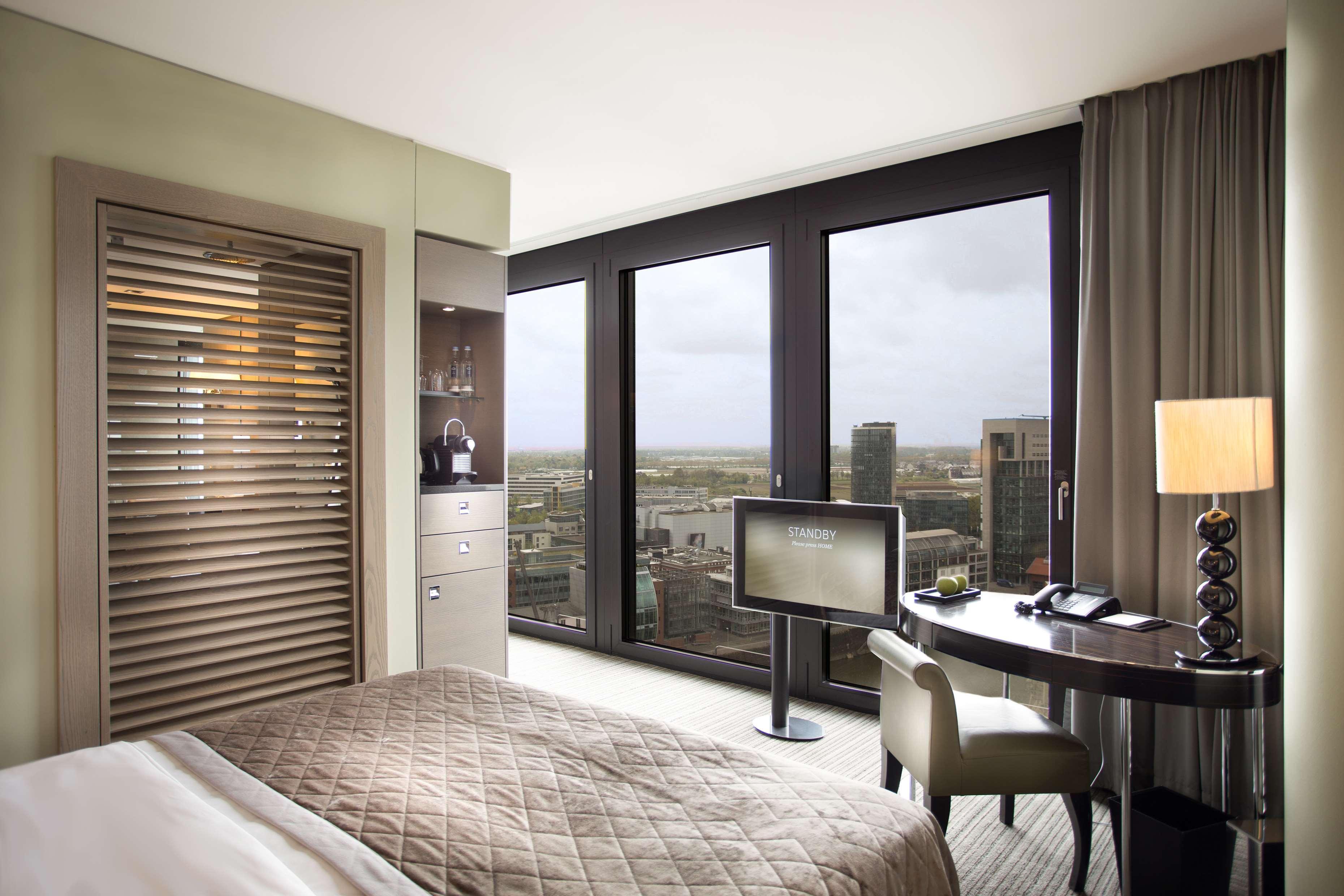 Hyatt Regency Dusseldorf Hotel Bagian luar foto A room at the InterContinental London The O2