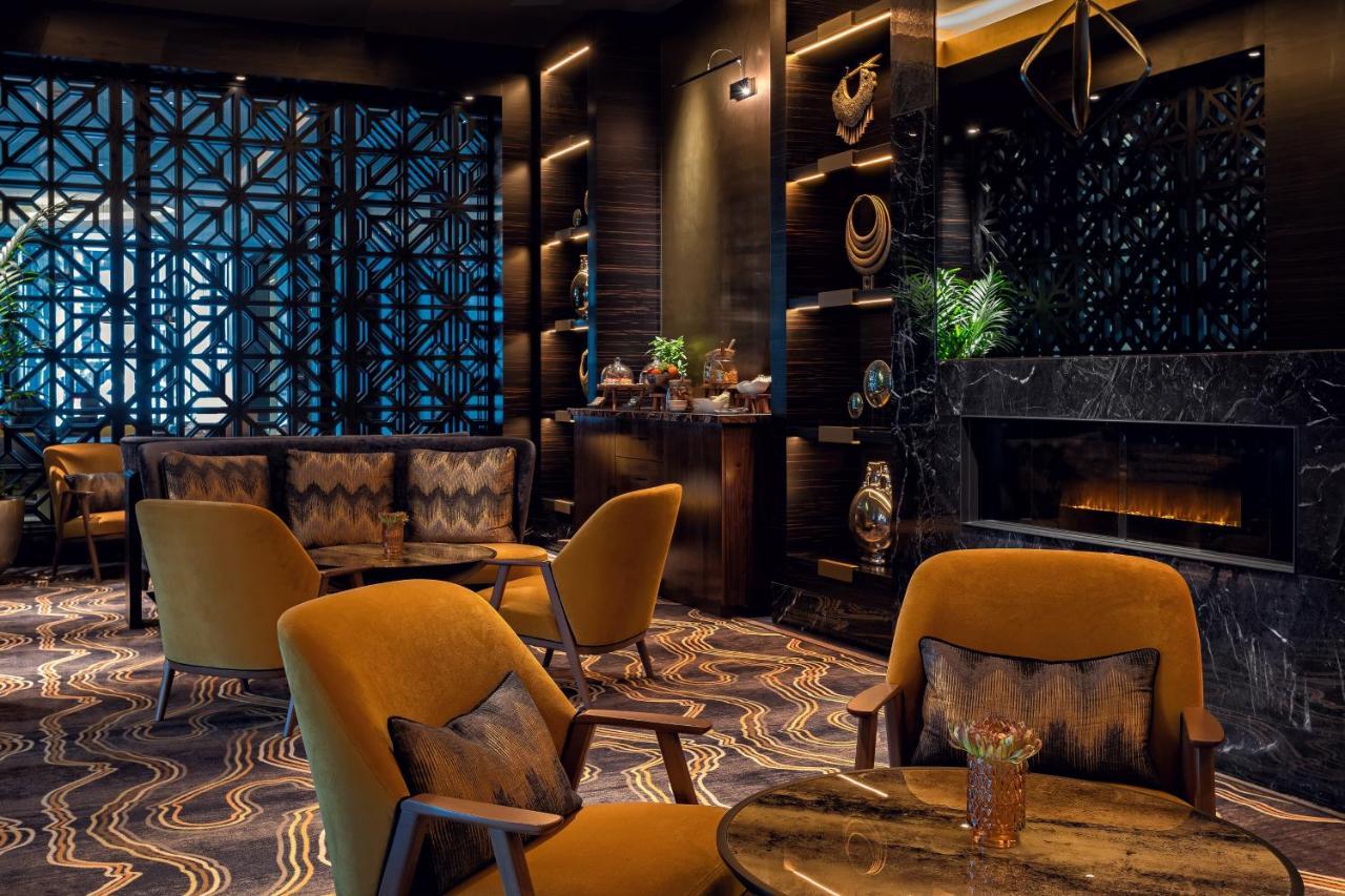 Hyatt Regency Dusseldorf Hotel Bagian luar foto The Lounge at the airport